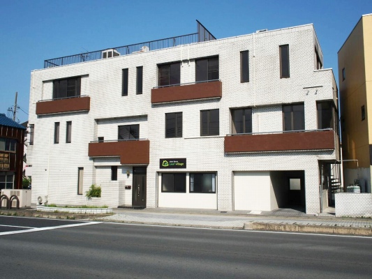 シェアハウス津駅前外観